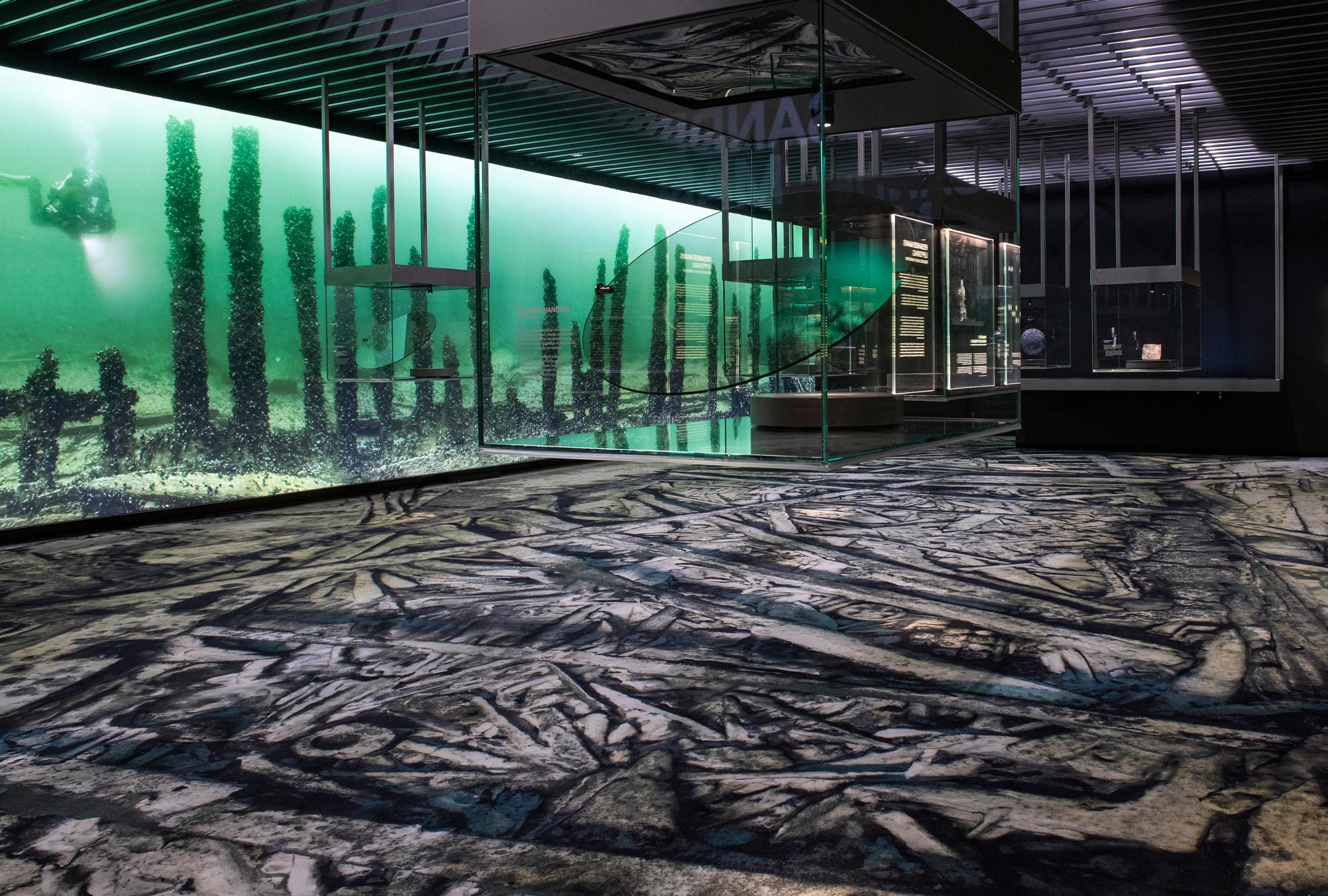 w_utstallningen__resande_man__pa_vrak__museum_of_wrecks-Foto-Anneli-Karlsson
